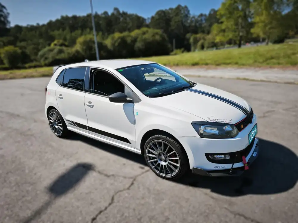 VOLKSWAGEN polo