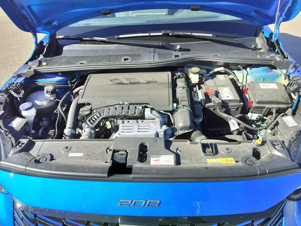 PEUGEOT 208