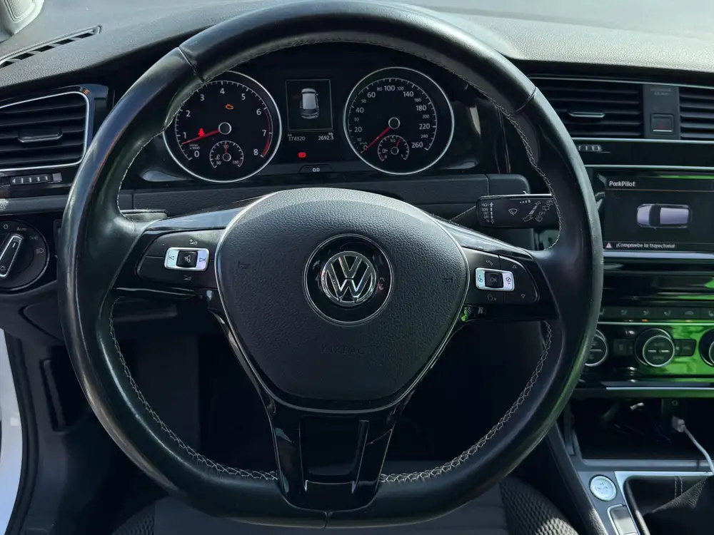 VOLKSWAGEN golf