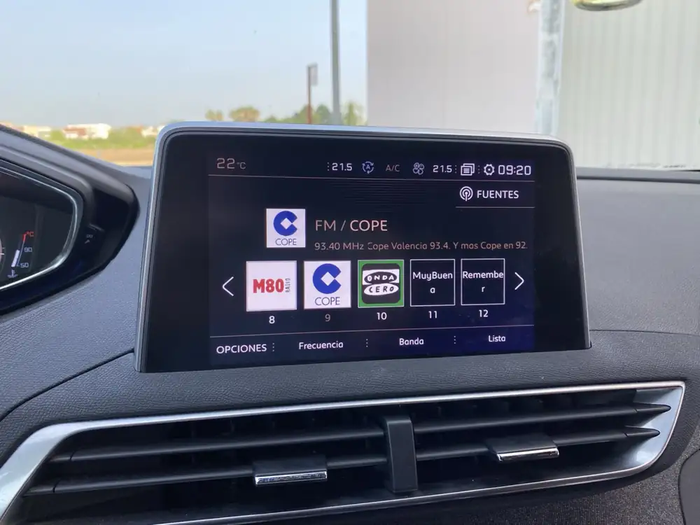 PEUGEOT 3008