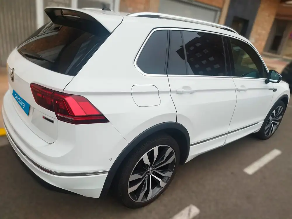 VOLKSWAGEN tiguan