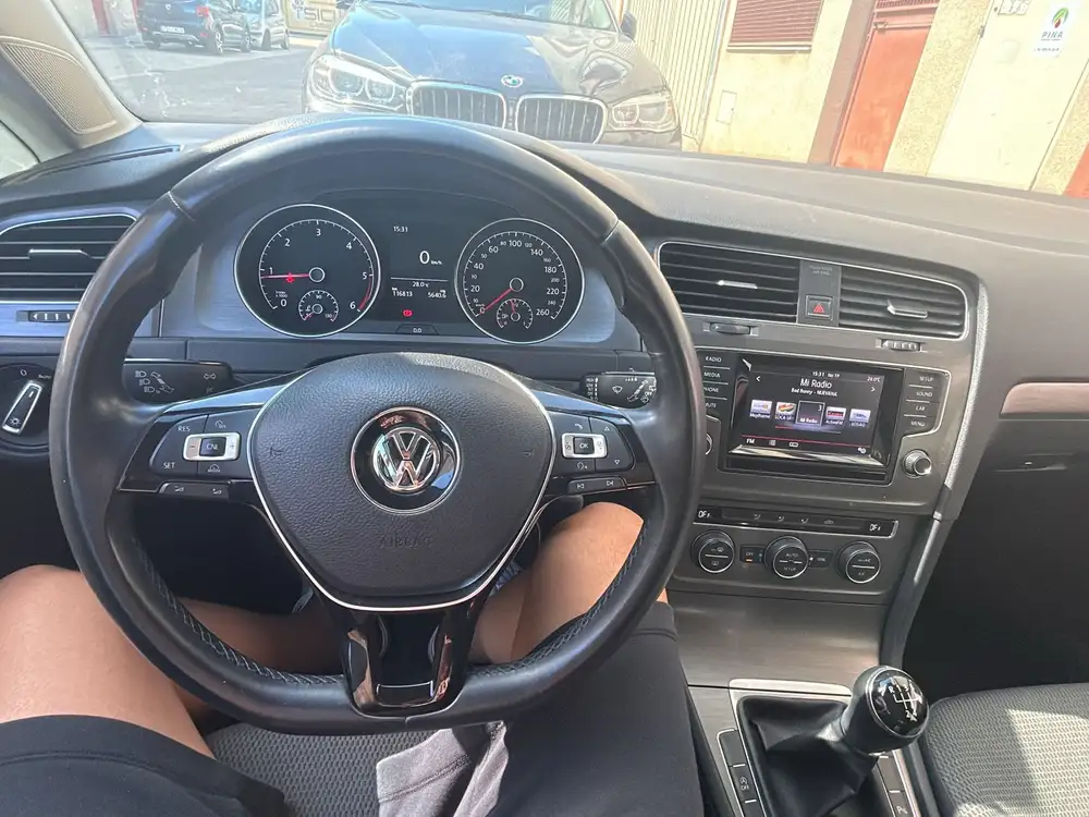 VOLKSWAGEN golf