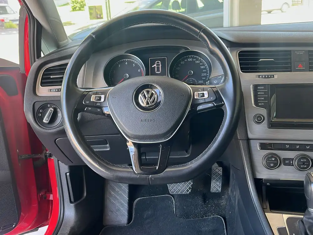 VOLKSWAGEN golf
