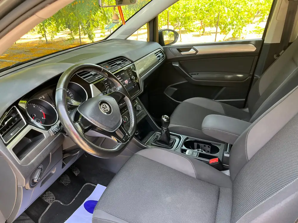 VOLKSWAGEN touran