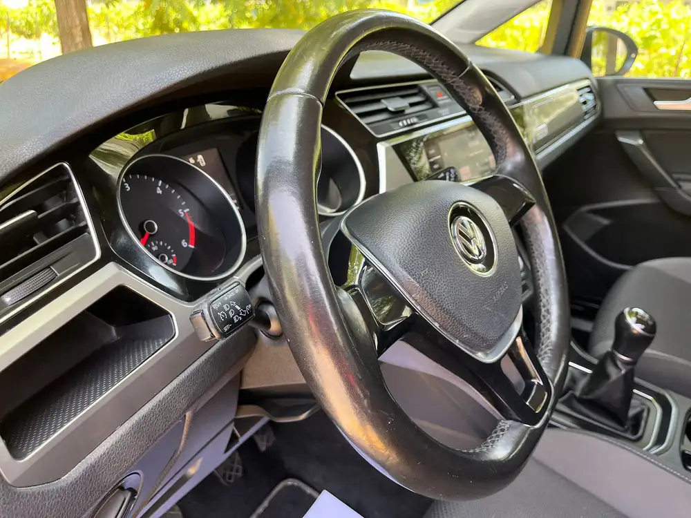 VOLKSWAGEN touran