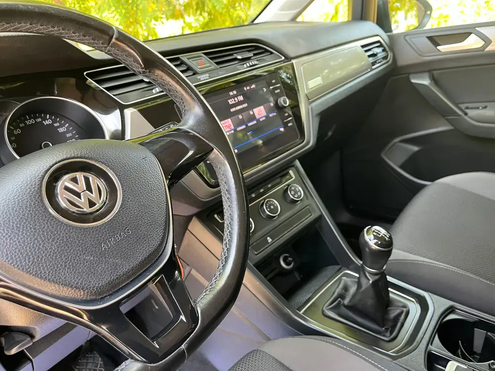 VOLKSWAGEN touran