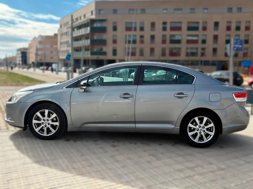 TOYOTA avensis