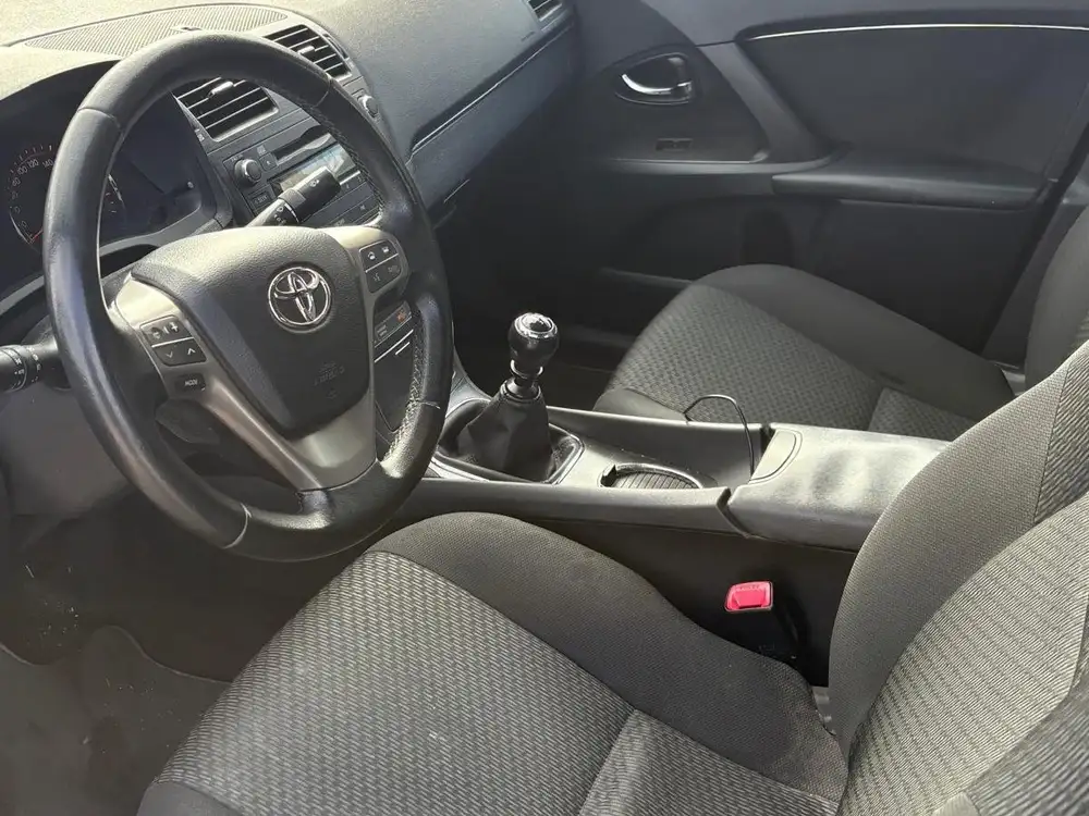 TOYOTA avensis
