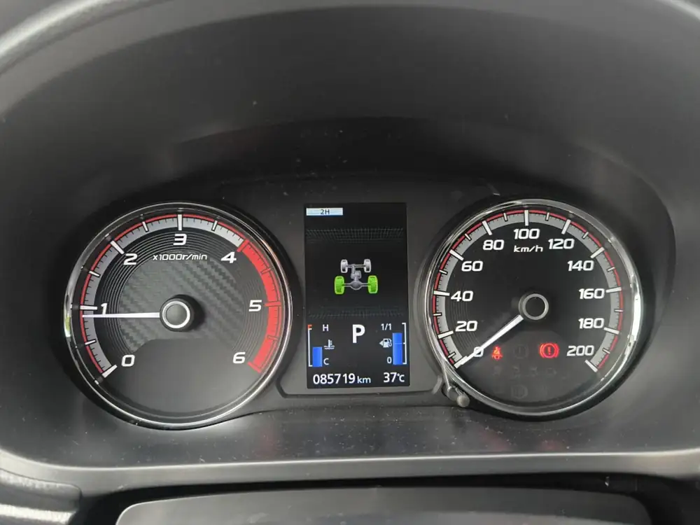 MITSUBISHI L200
