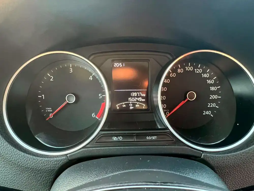 VOLKSWAGEN polo