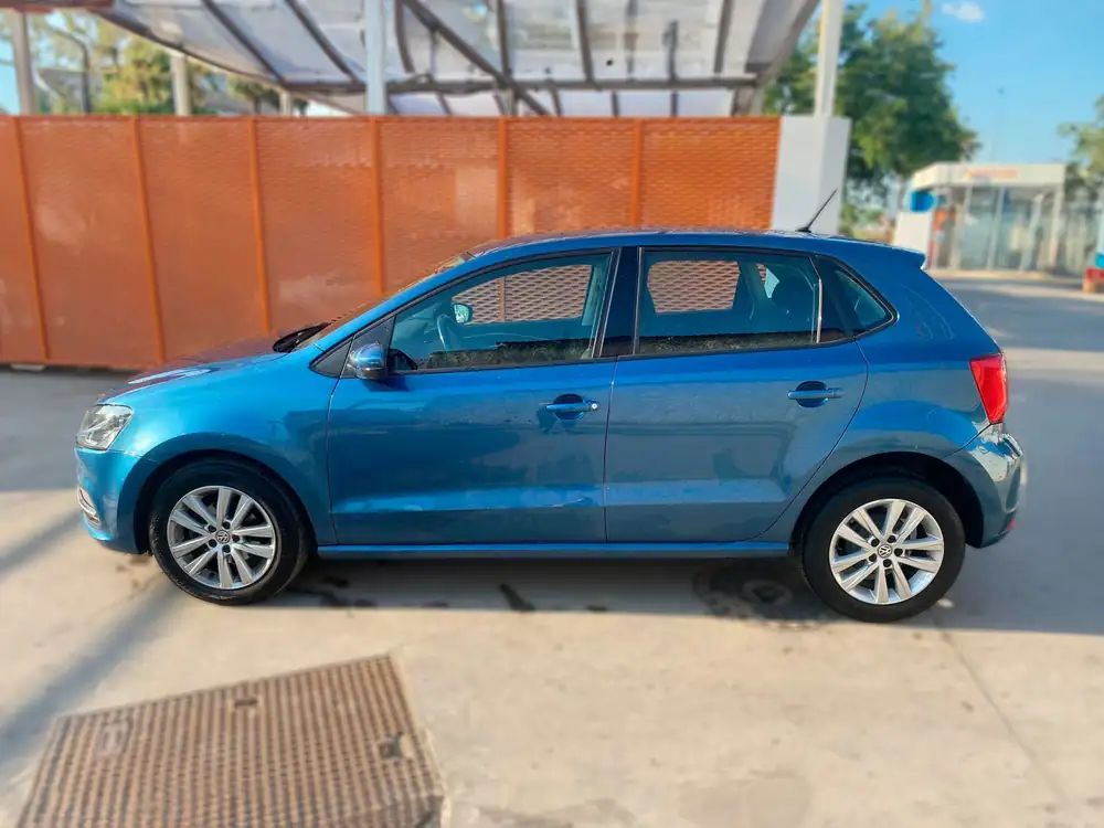 VOLKSWAGEN polo