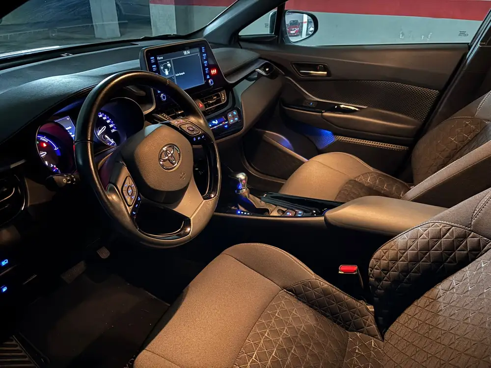 TOYOTA c-hr