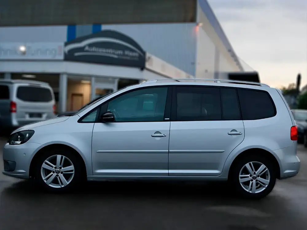 VOLKSWAGEN touran