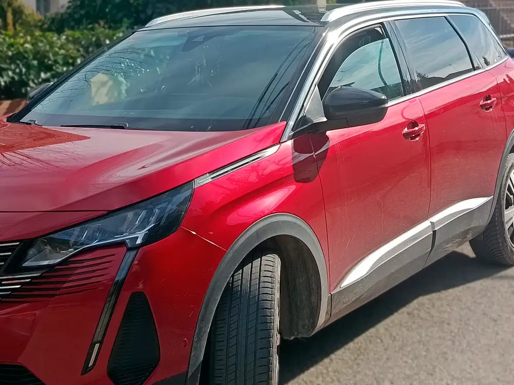 PEUGEOT 5008