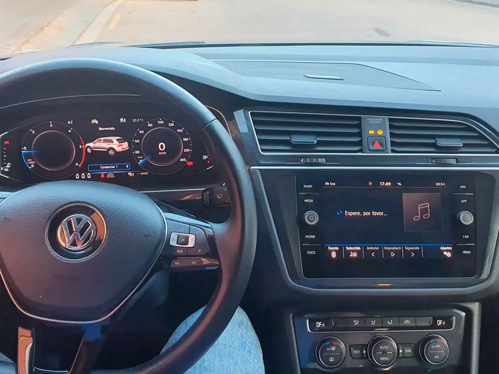 VOLKSWAGEN tiguan