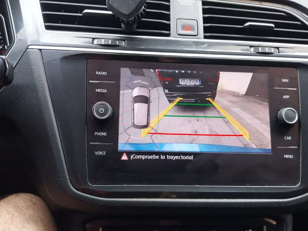 VOLKSWAGEN tiguan