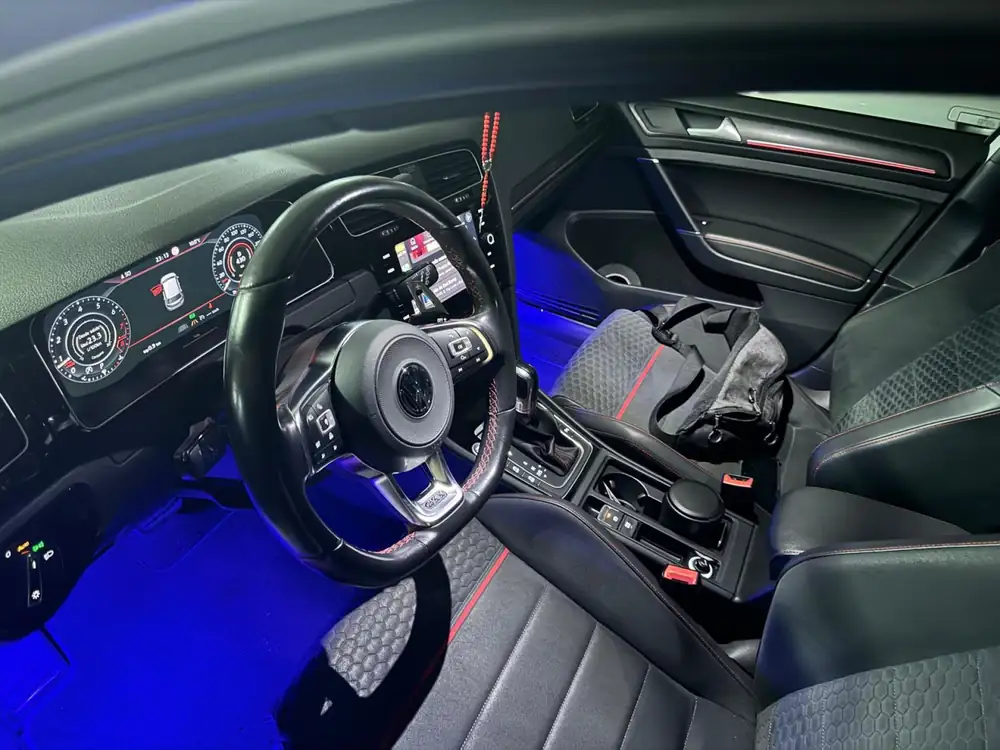 VOLKSWAGEN golf