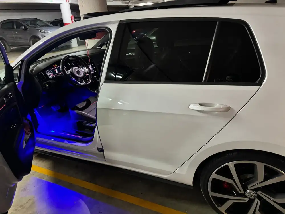 VOLKSWAGEN golf