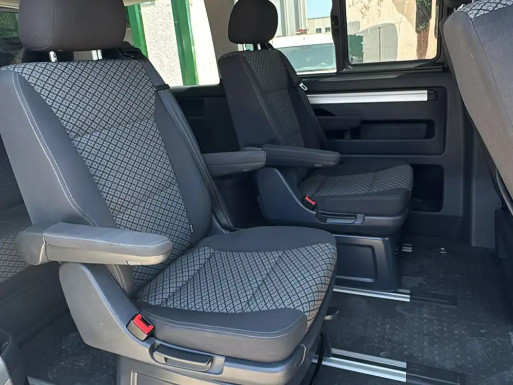 VOLKSWAGEN multivan