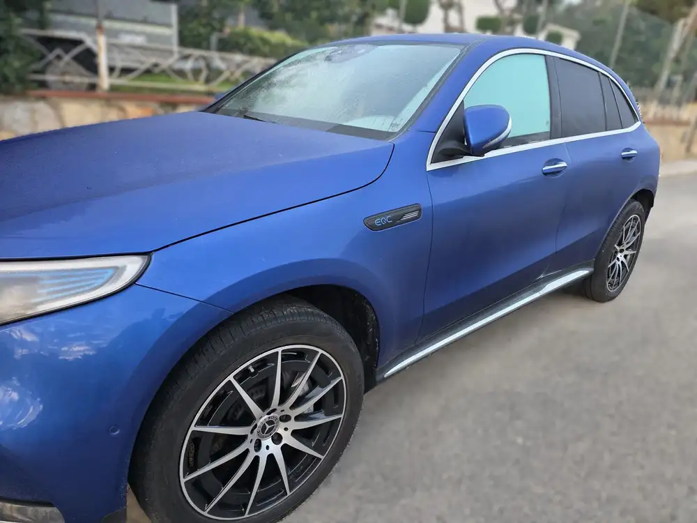 MERCEDES eqc