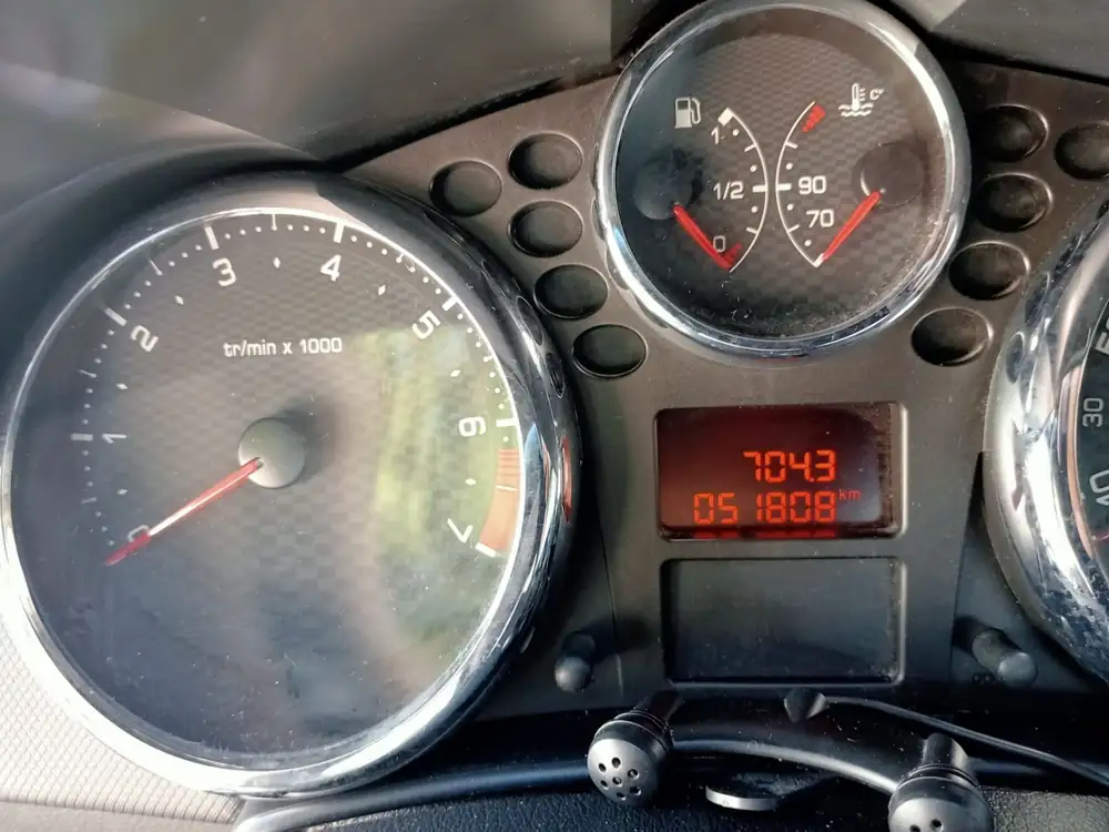 PEUGEOT 207