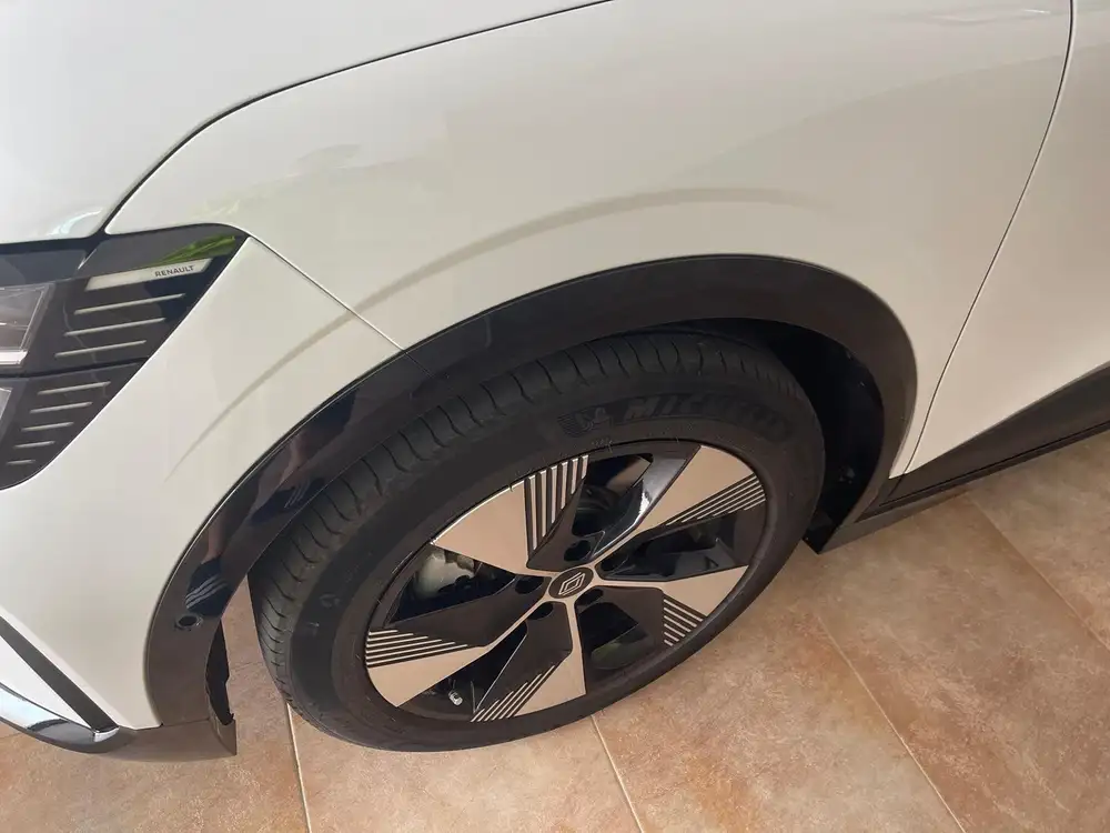 RENAULT megane e-tech