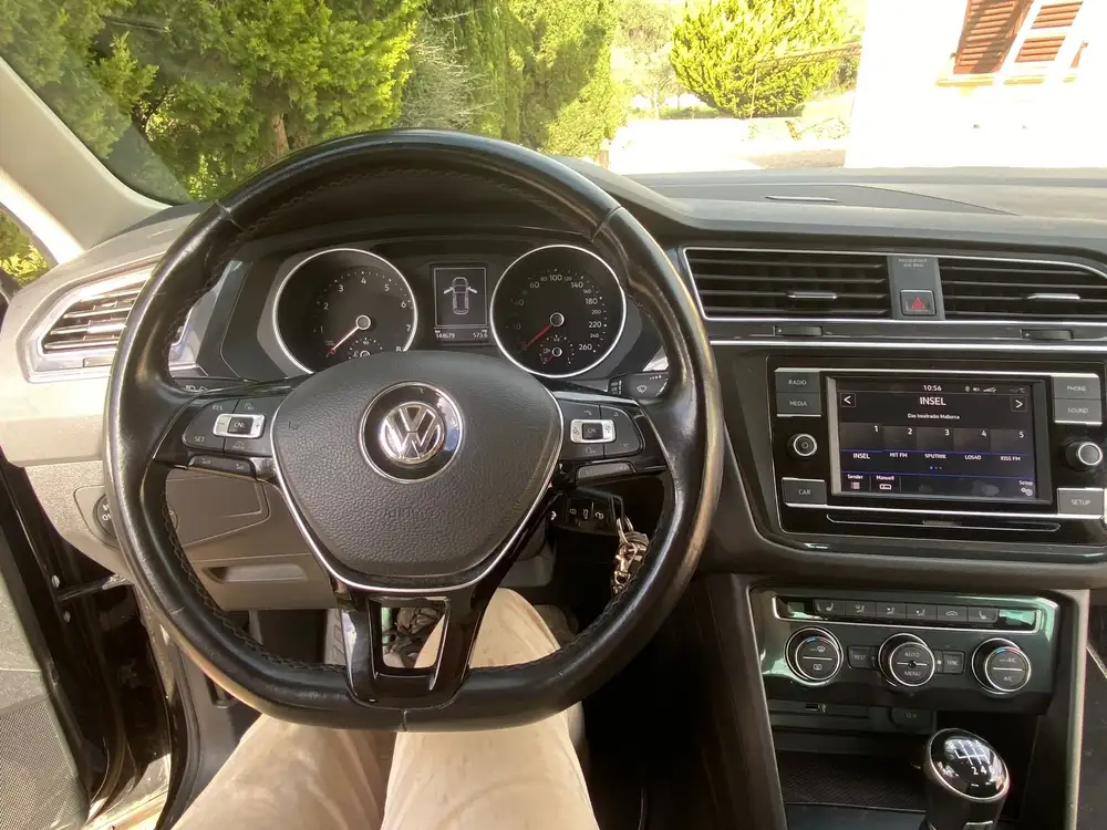 VOLKSWAGEN tiguan